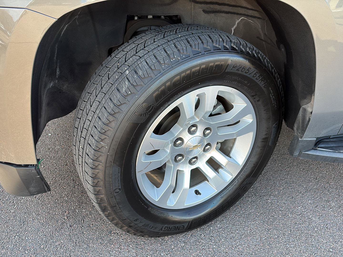 Used 2018 Chevrolet Suburban LT w/ Luxury Package image 9