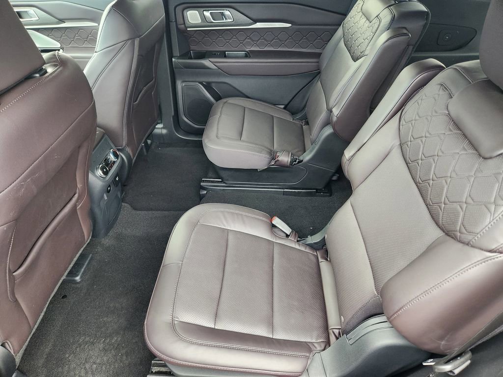 Used 2025 Ford Explorer Platinum w/ LUX Leather Package image 14