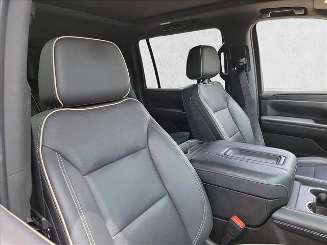 Used 2022 GMC Yukon XL SLT w/ SLT Premium Package AWD/4WD image 12
