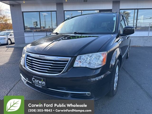 Used 2014 Chrysler Town & Country Touring image 1