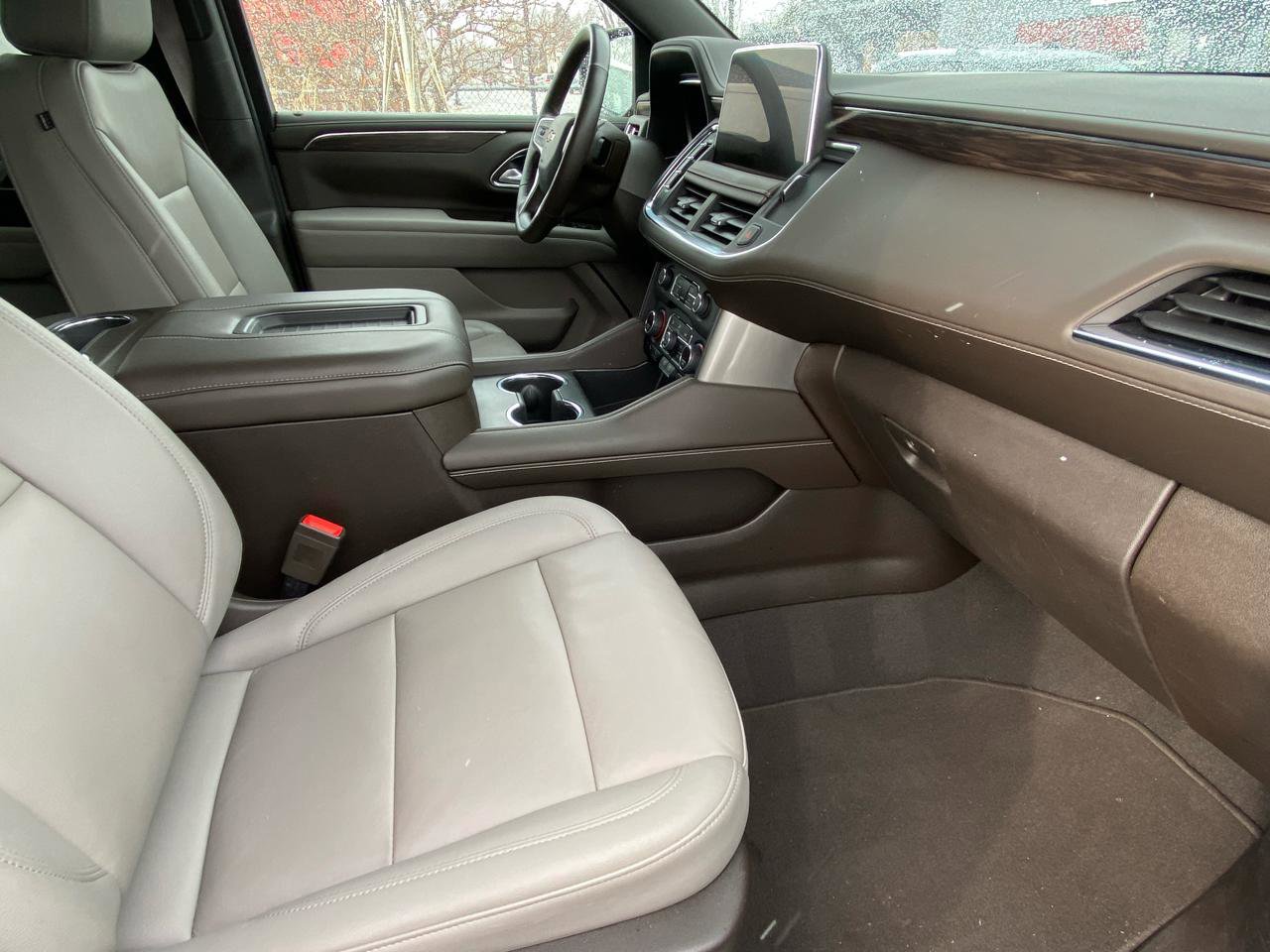 Used 2022 Chevrolet Suburban LT w/ Luxury Package image 17