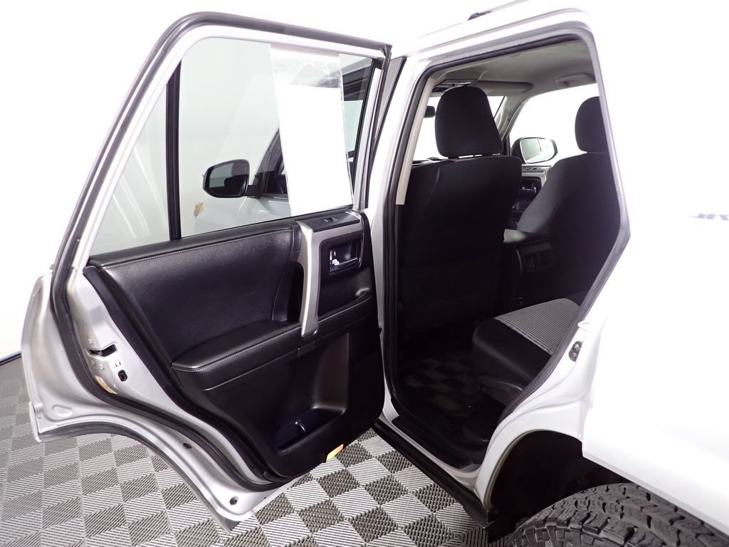 Used 2014 Toyota 4Runner SR5 AWD/4WD image 31