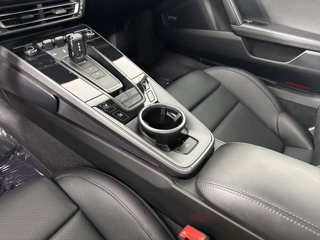 Certified 2024 Porsche 911 Carrera 4 AWD/4WD image 32