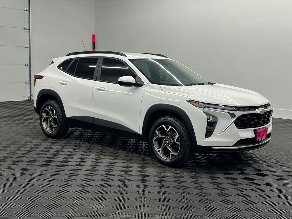 Used 2024 Chevrolet Trax LT w/ LT Convenience Package image 6