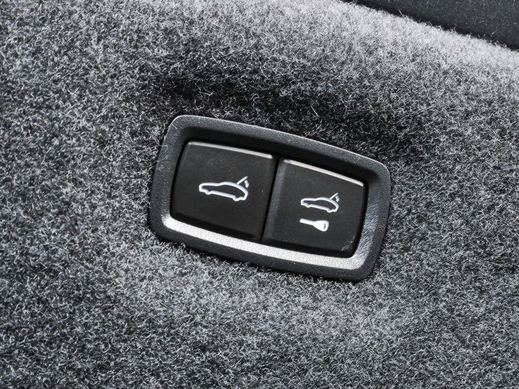 Used 2024 Porsche Taycan Turbo AWD/4WD image 33