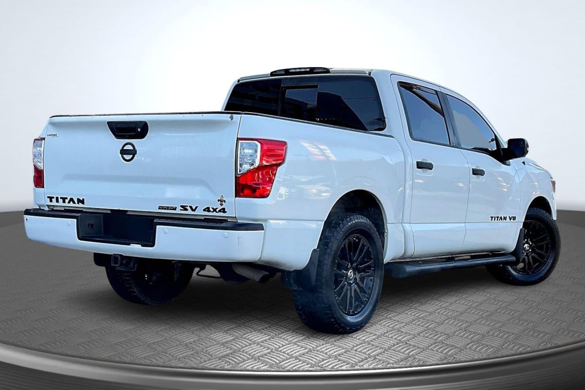 Used 2018 Nissan Titan SV w/ SV Convenience Package AWD/4WD image 13