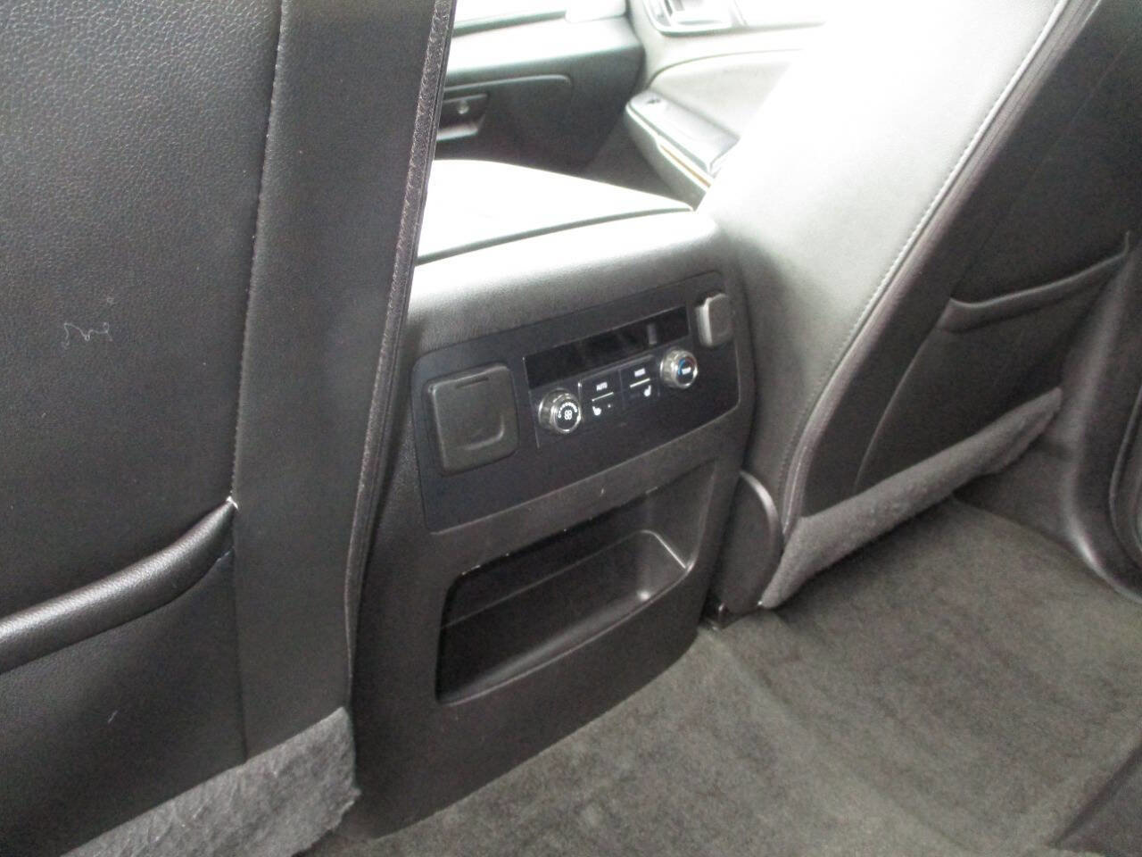 Used 2018 GMC Yukon SLT w/ HD Trailering Package image 17