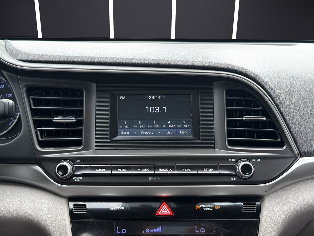 Used 2020 Hyundai Elantra SE FWD image 18