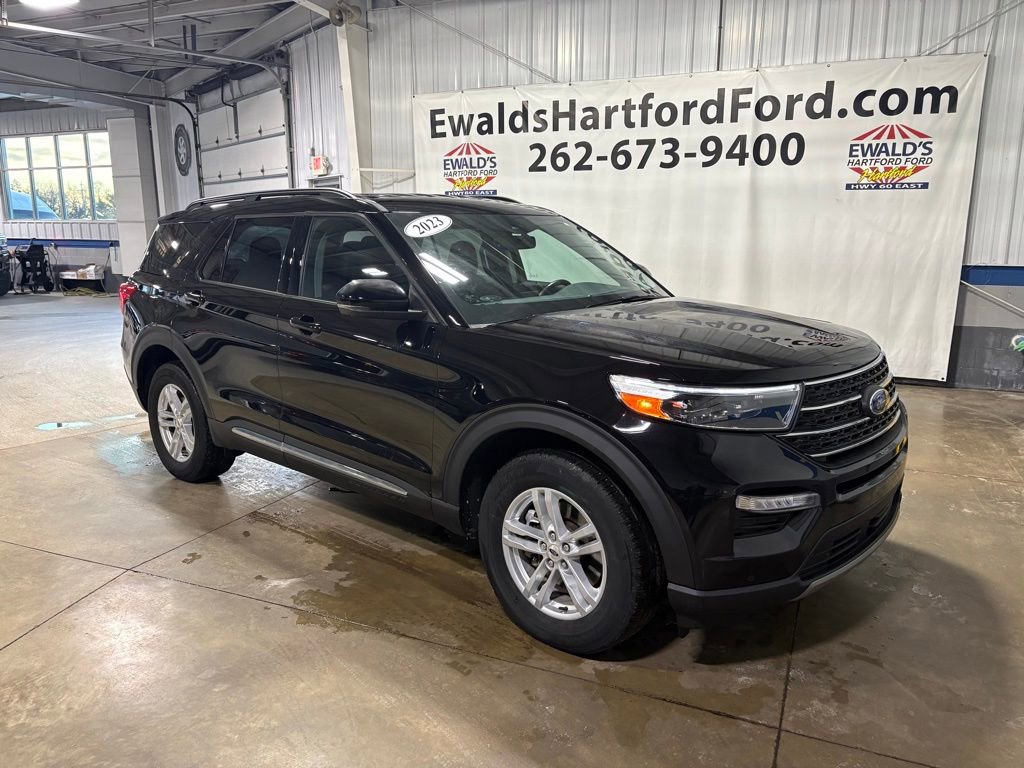 Used 2023 Ford Explorer XLT w/ Equipment Group 202A image 2