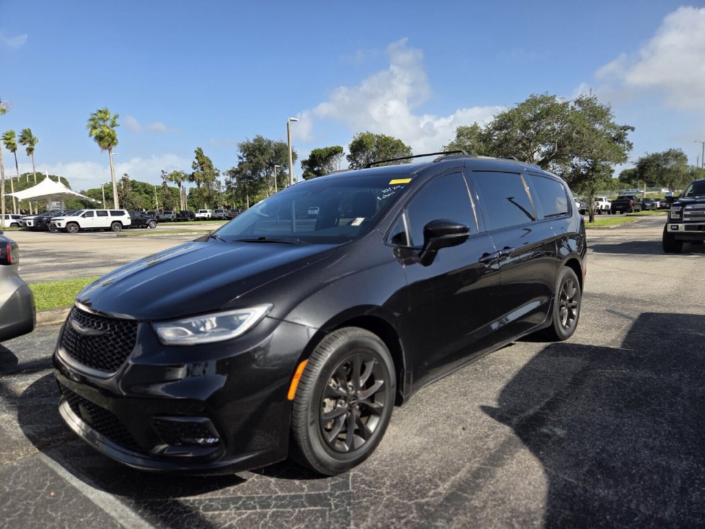 Used 2021 Chrysler Pacifica Touring-L w/ S Appearance Package FWD image 3