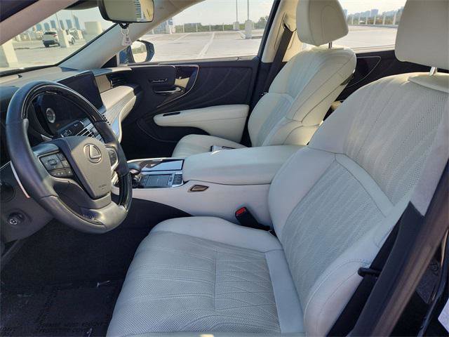 Certified 2022 Lexus LS 500 w/ Interior Upgrade Package image 11