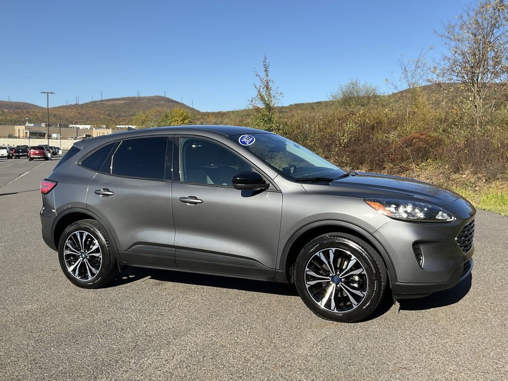 Used 2022 Ford Escape SE w/ SE Sport Appearance Package