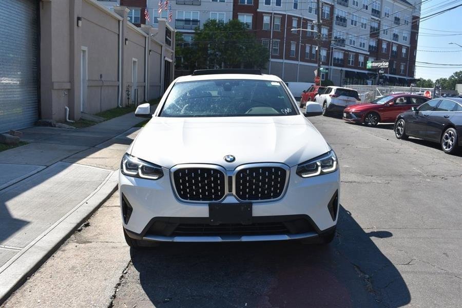 Used 2024 BMW X4 xDrive30i image 3