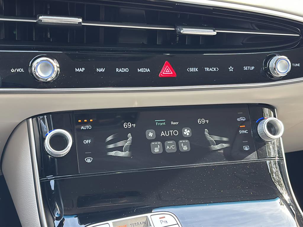 Certified 2026 Genesis GV70 2.5T AWD/4WD image 28