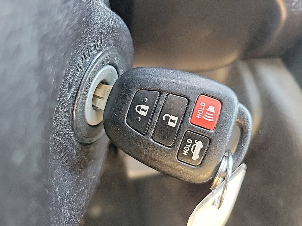 Used 2015 Toyota Camry SE w/ Moonroof Package FWD image 26