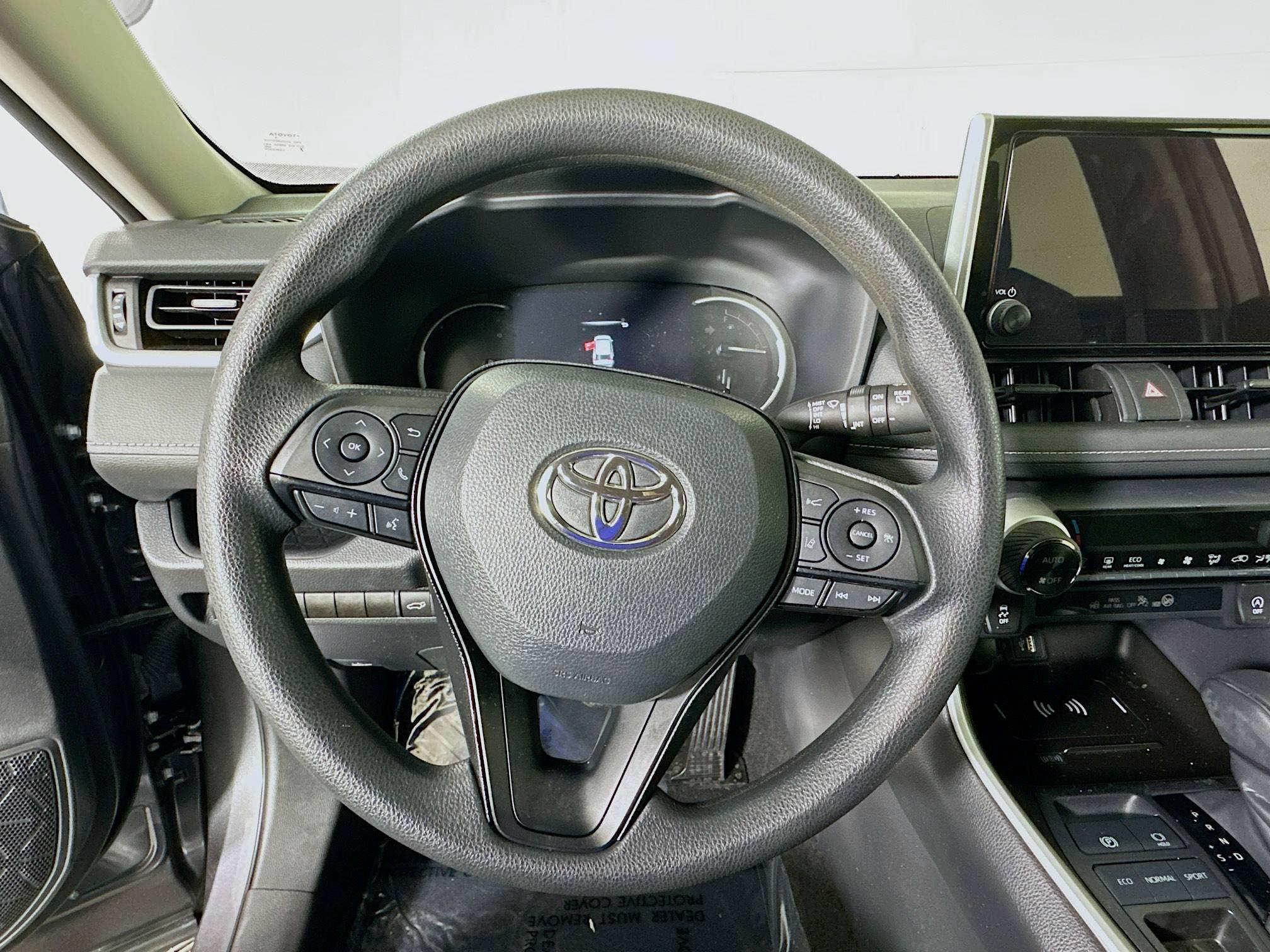 Used 2024 Toyota RAV4 XLE w/ Convenience Package FWD image 15