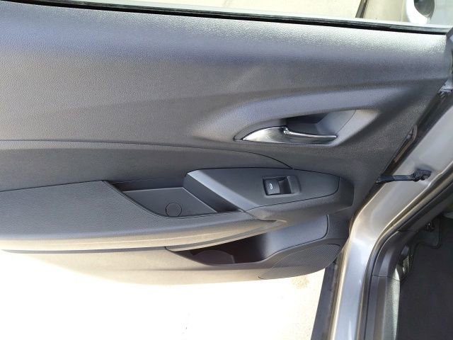 Used 2025 Chevrolet Trax LT image 25