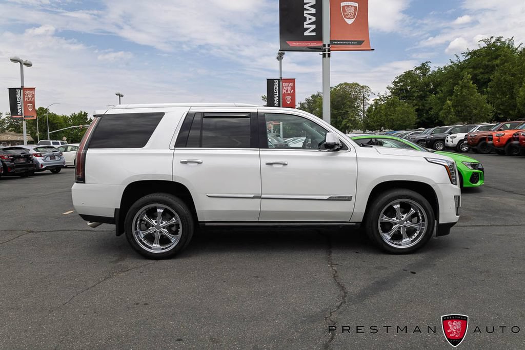 Used 2020 Cadillac Escalade Premium Luxury AWD/4WD image 24