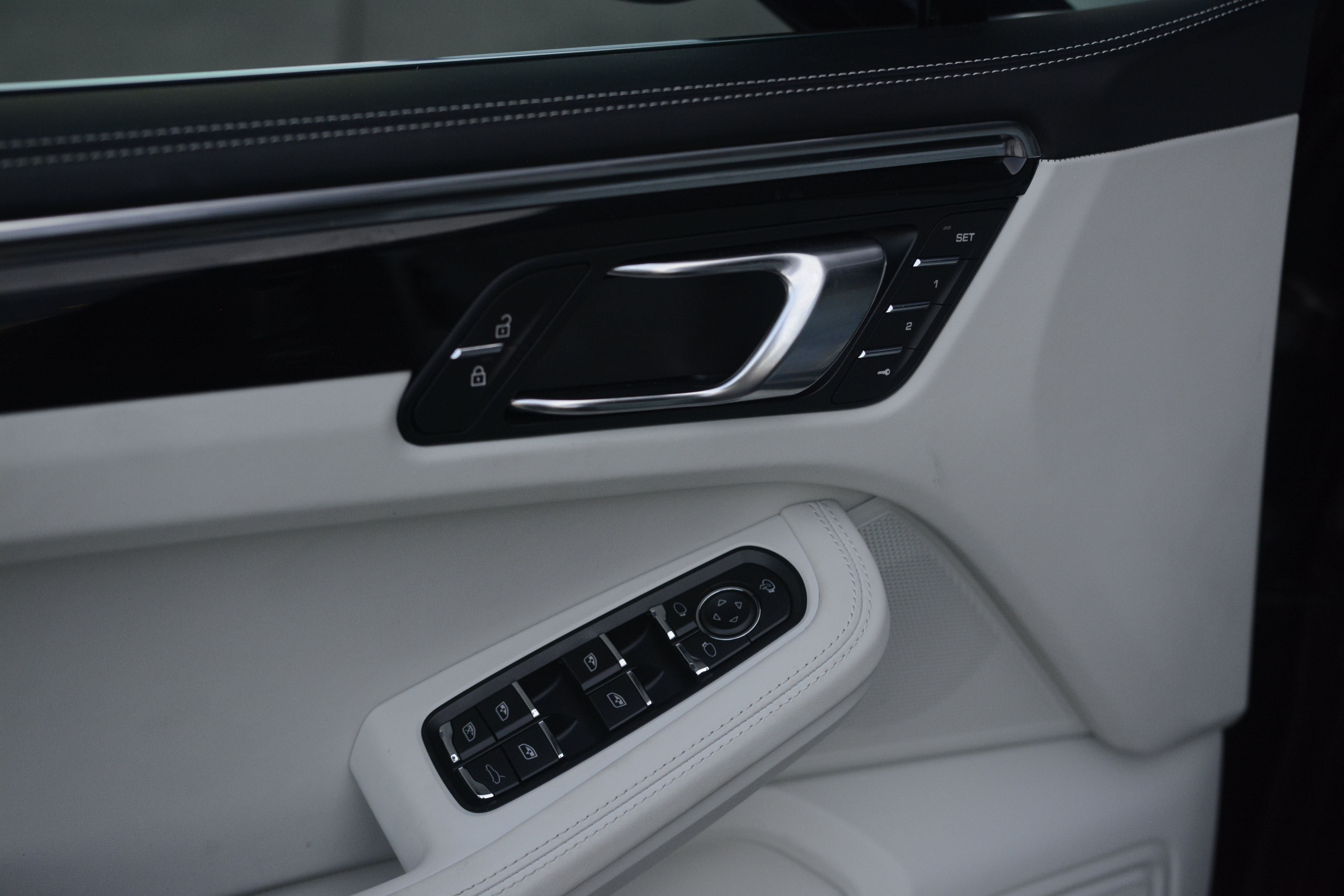 Certified 2026 Porsche Macan AWD/4WD image 14