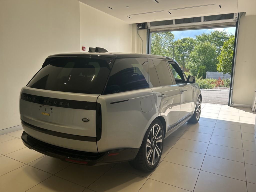 Used 2023 Land Rover Range Rover SE image 15