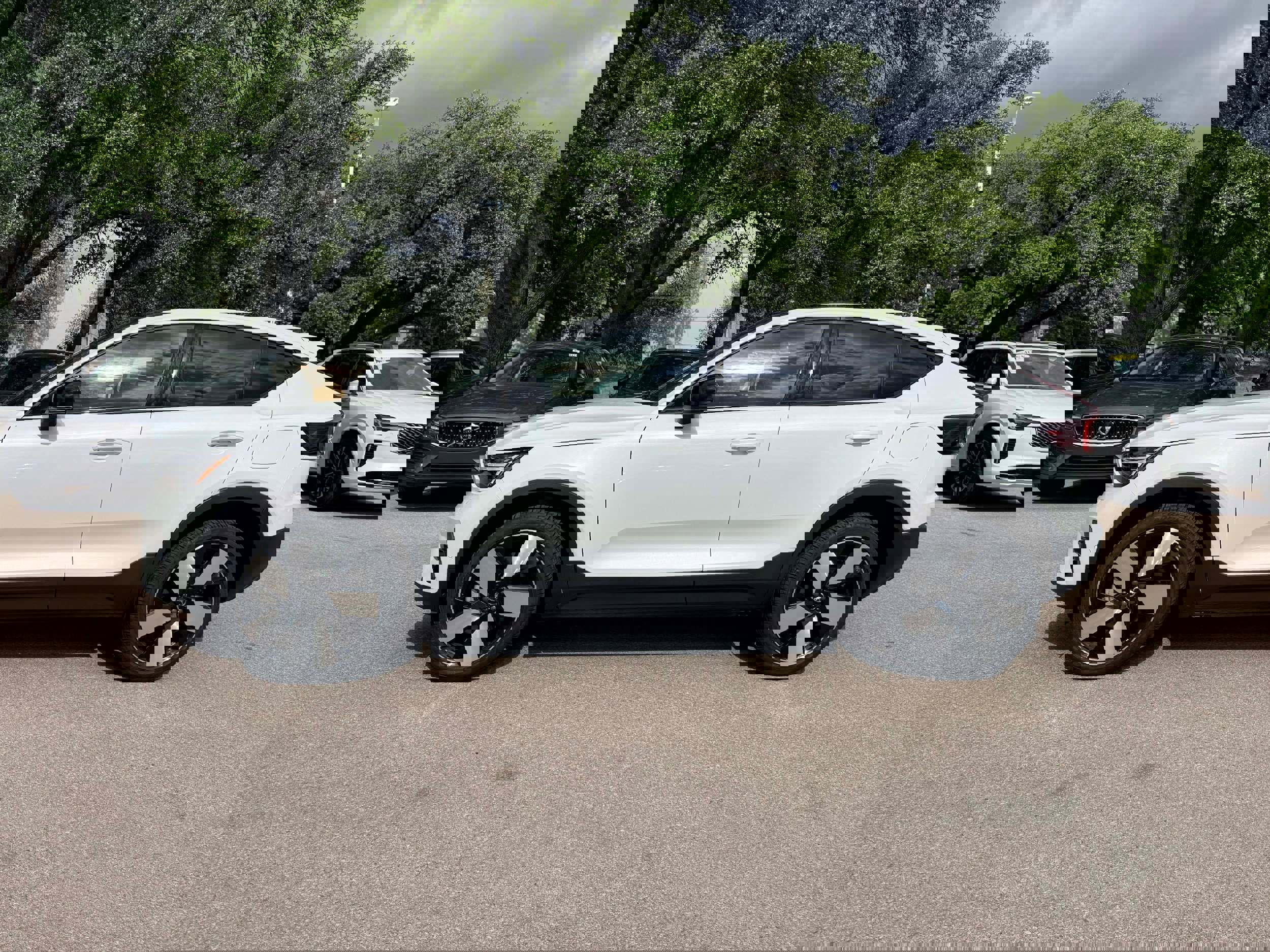 Certified 2023 Volvo C40 P8 Recharge Ultimate image 3