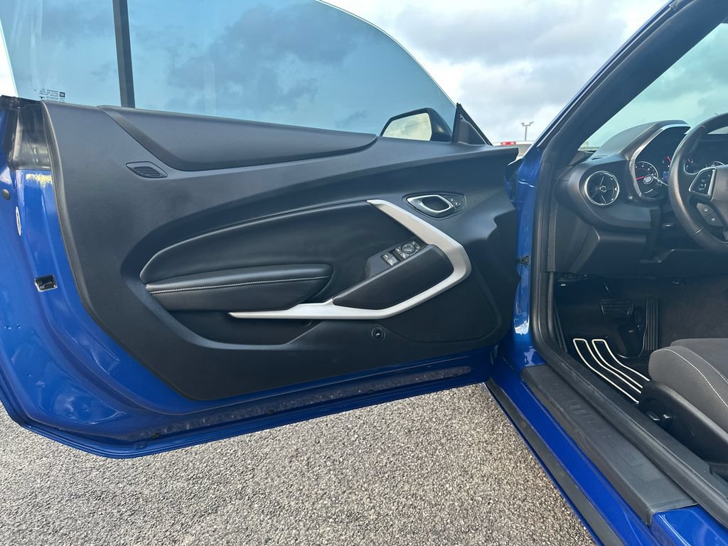 Used 2021 Chevrolet Camaro LT RWD image 10