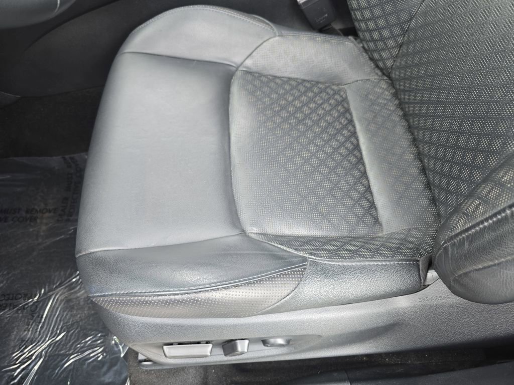 Used 2022 Toyota C-HR Limited FWD image 30