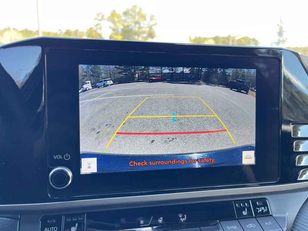 Used 2025 Toyota Camry SE w/ Convenience Package image 11