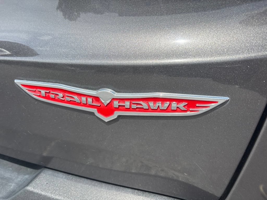 Used 2016 Jeep Renegade Trailhawk w/ Premium Trailhawk Package AWD/4WD image 30