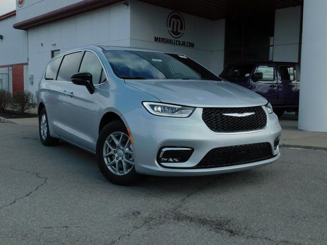 New 2026 Chrysler Pacifica Select image 2