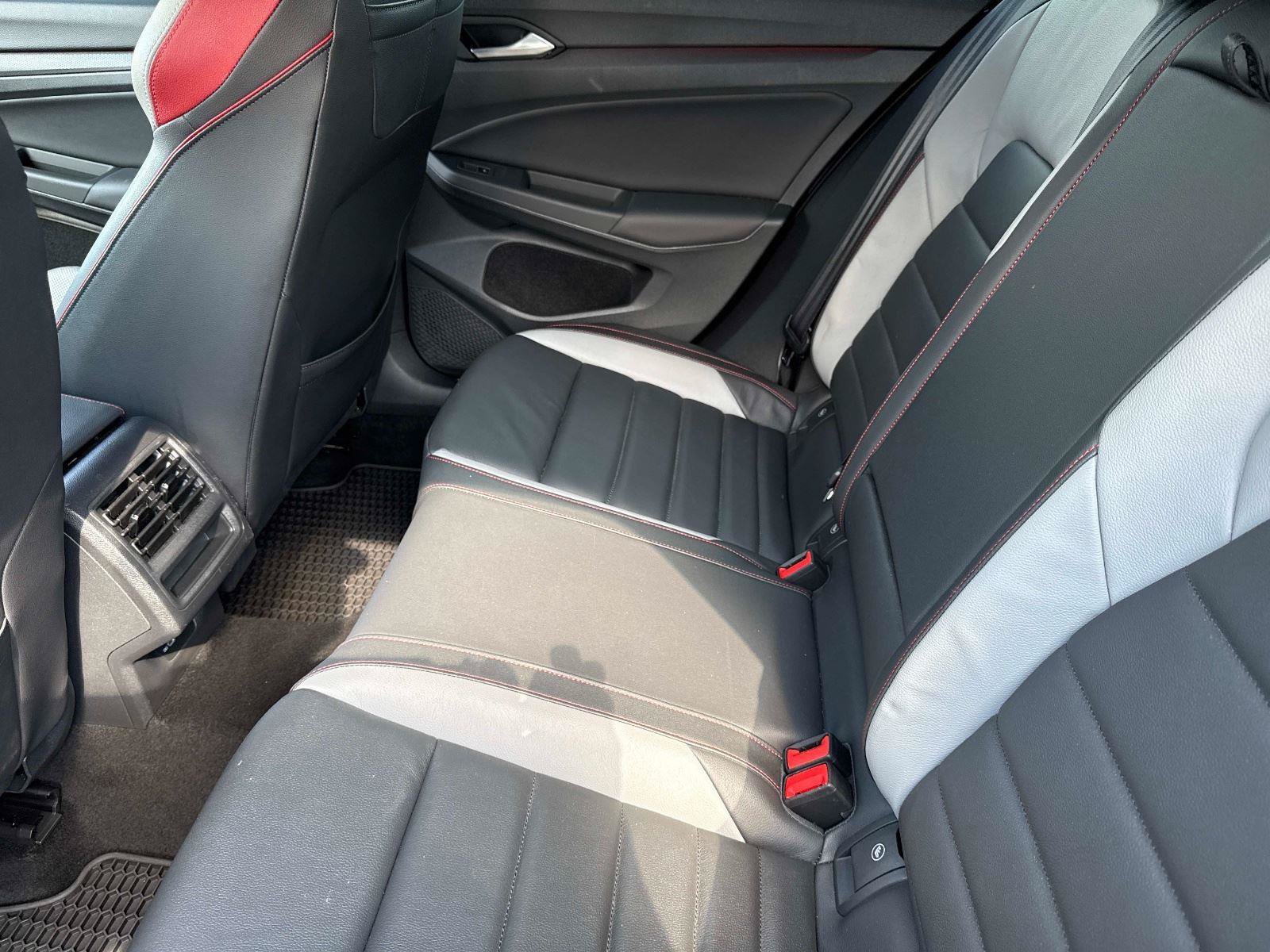 Used 2022 Volkswagen GTI SE FWD image 13