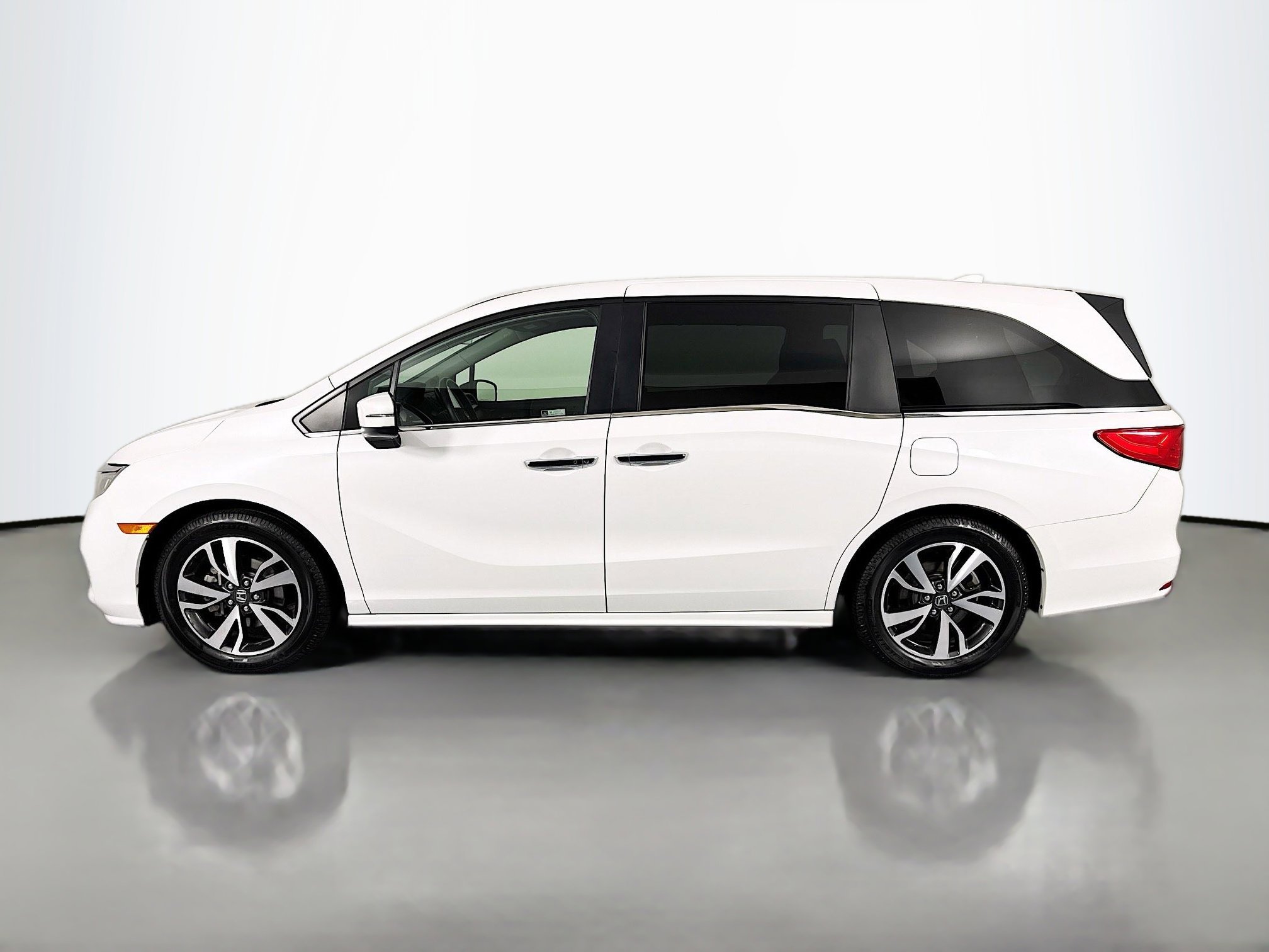 Certified 2024 Honda Odyssey Touring image 8