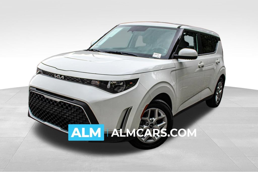 Used 2025 Kia Soul LX w/ LX Technology Package FWD image 1