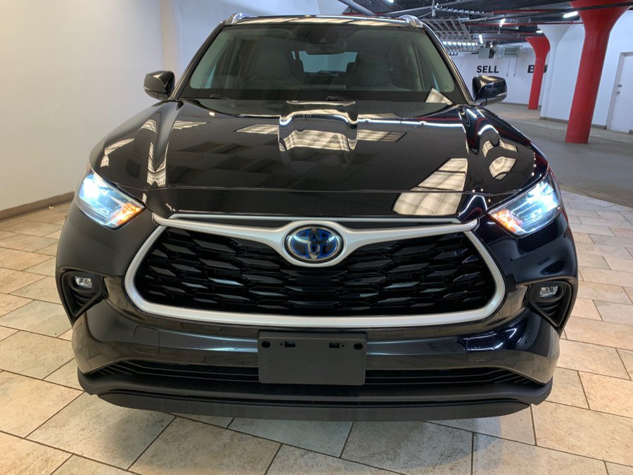 Used 2021 Toyota Highlander XLE AWD/4WD image 4