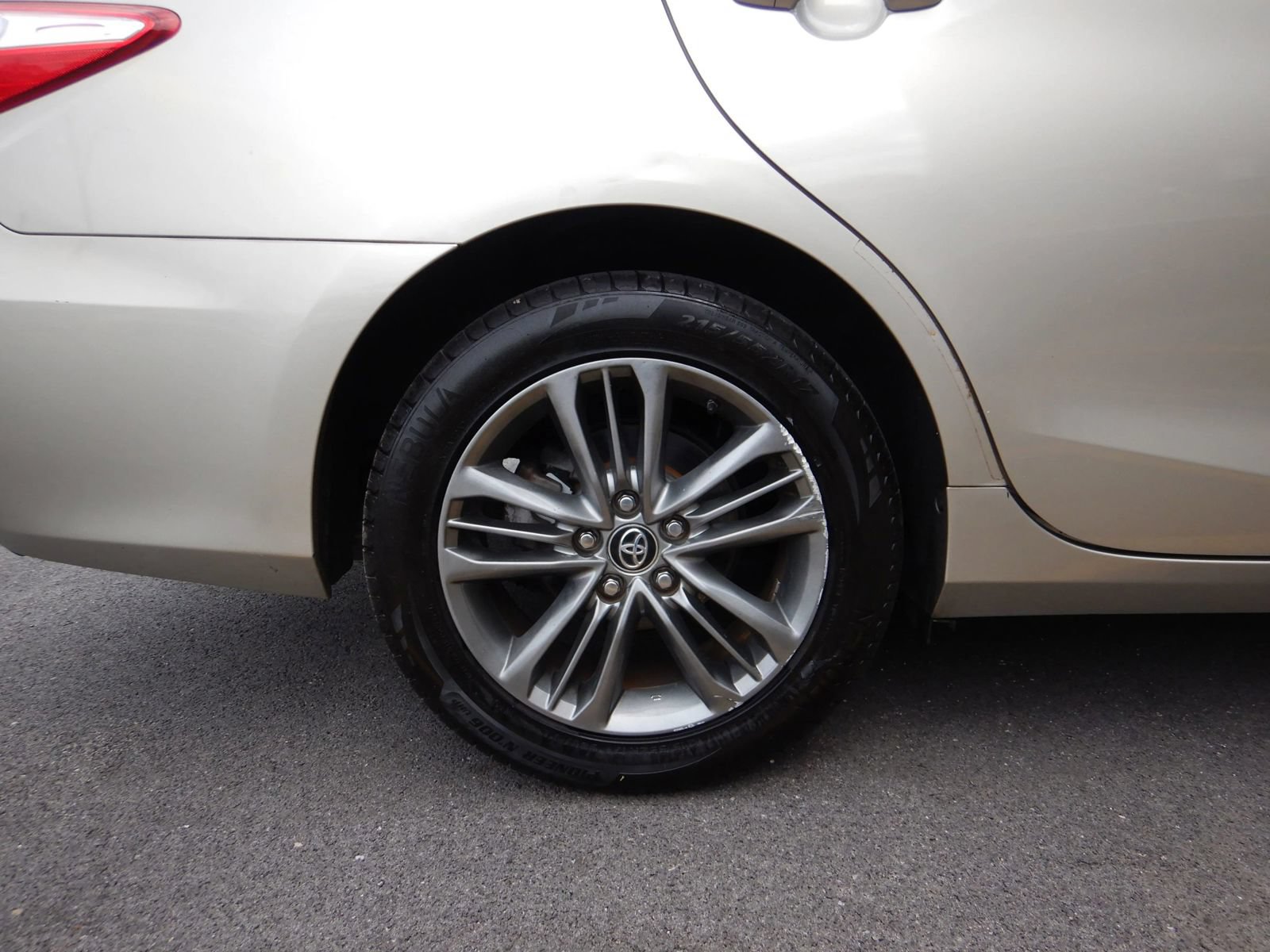 Used 2017 Toyota Camry SE FWD image 28