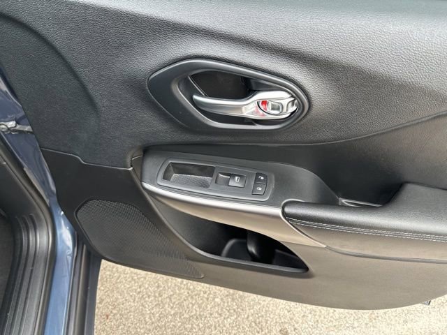 Used 2019 Jeep Cherokee Latitude w/ Popular Appearance Group image 11