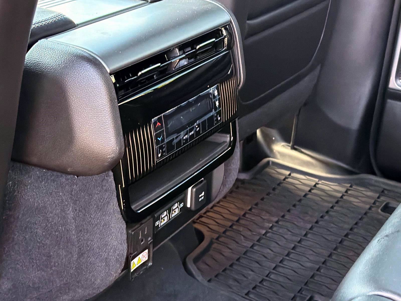 Used 2024 Jeep Wagoneer Series II AWD/4WD image 9