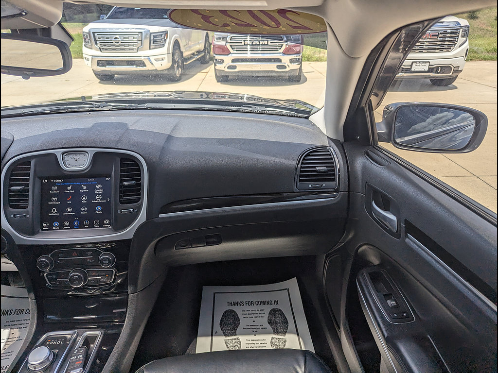 Used 2023 Chrysler 300 Touring L w/ Popular Equipment Group RWD image 4