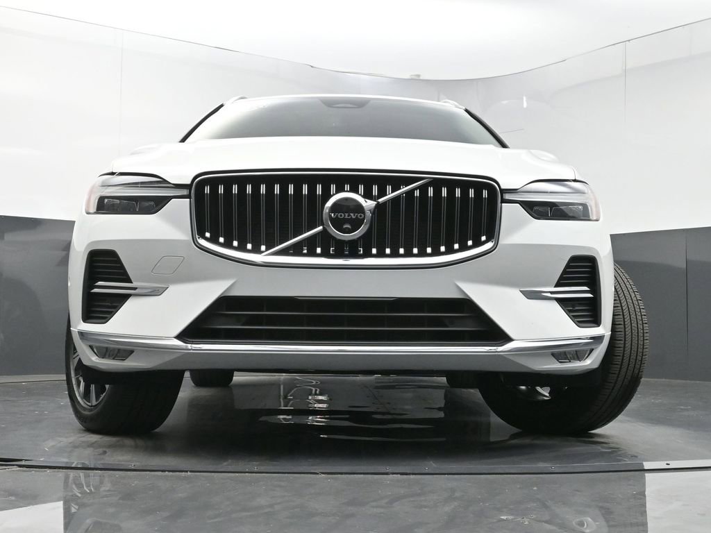 Used 2023 Volvo XC60 B5 Plus w/ Protection Package Premier image 23
