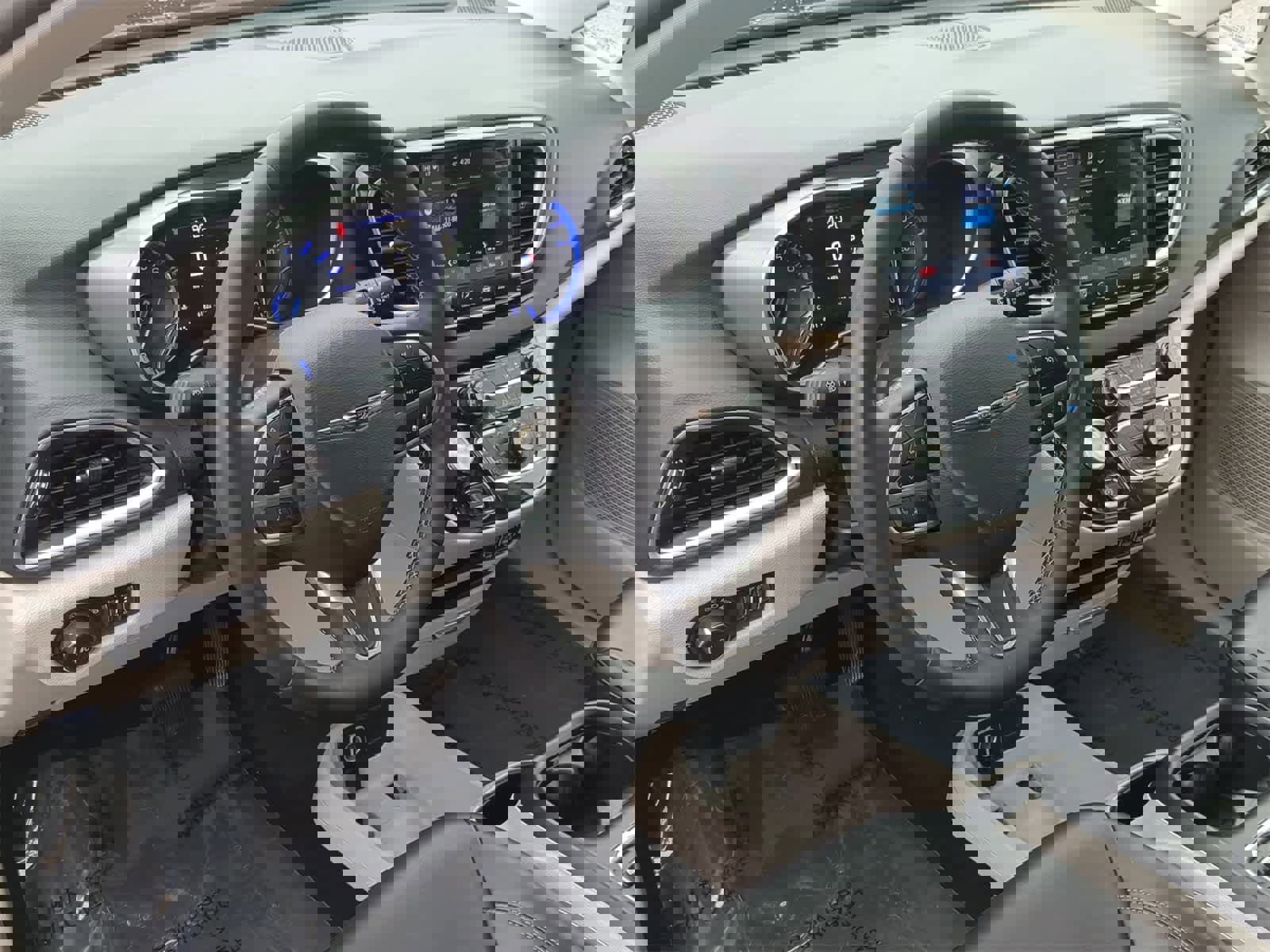 Certified 2023 Chrysler Pacifica Touring-L image 10