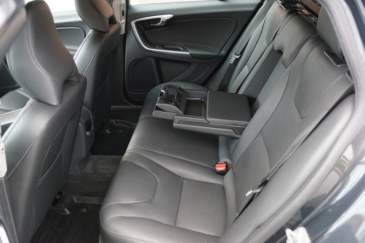 Used 2016 Volvo V60 T5 Premier w/ Convenience Package image 34
