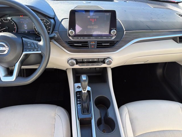 Used 2025 Nissan Altima 2.5 SV FWD image 18