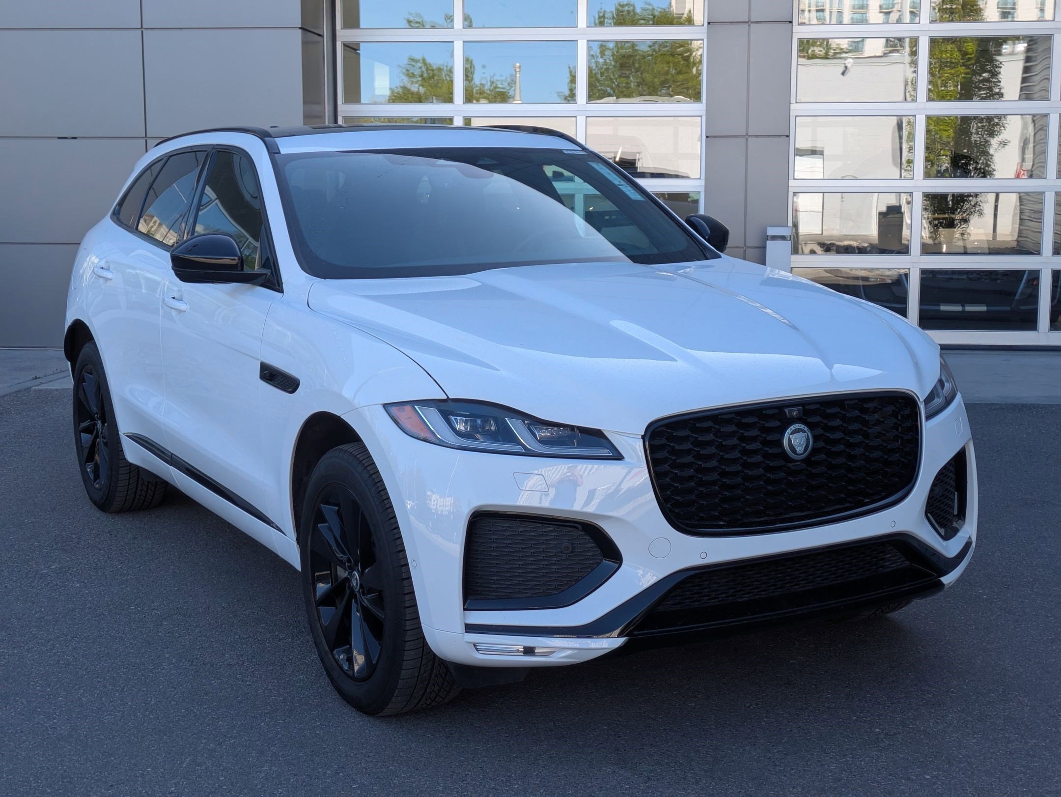 Used 2026 Jaguar F-PACE R-Dynamic S AWD/4WD image 3