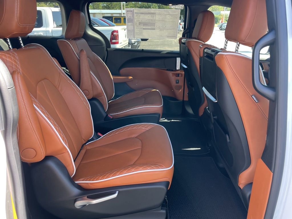 New 2026 Chrysler Pacifica Pinnacle image 19