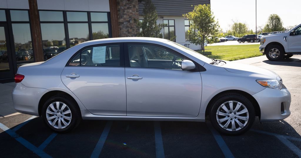 Used 2013 Toyota Corolla LE FWD image 22
