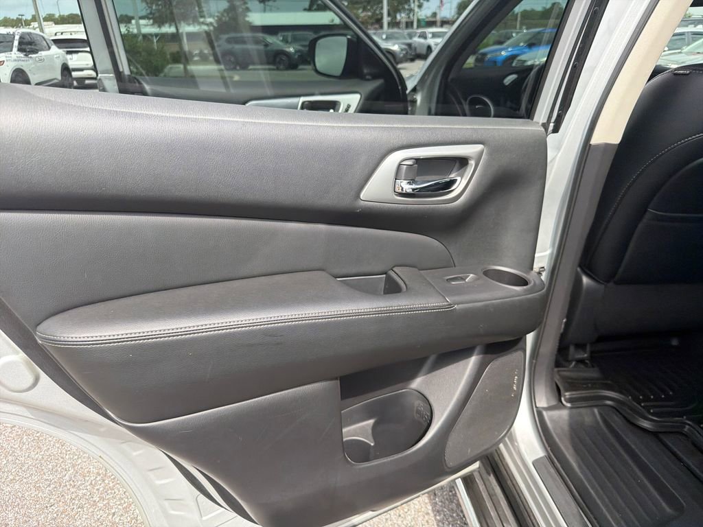 Used 2020 Nissan Pathfinder SL AWD/4WD image 25