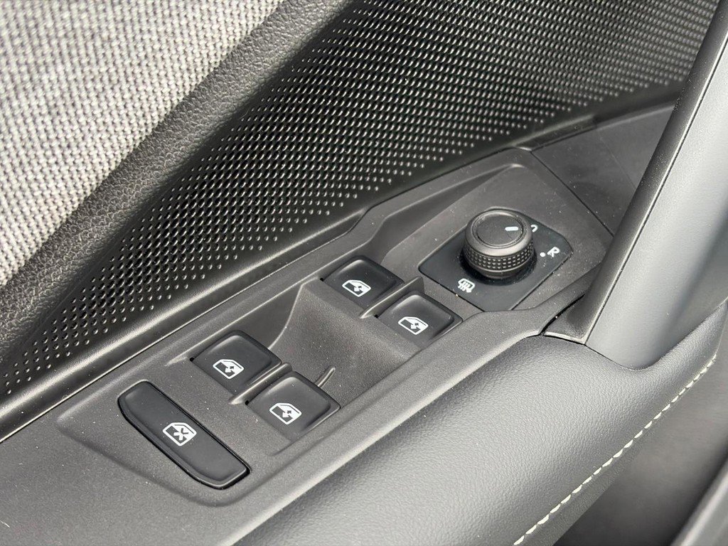 Used 2025 Volkswagen Tiguan S w/ 18" Wheel Package image 21