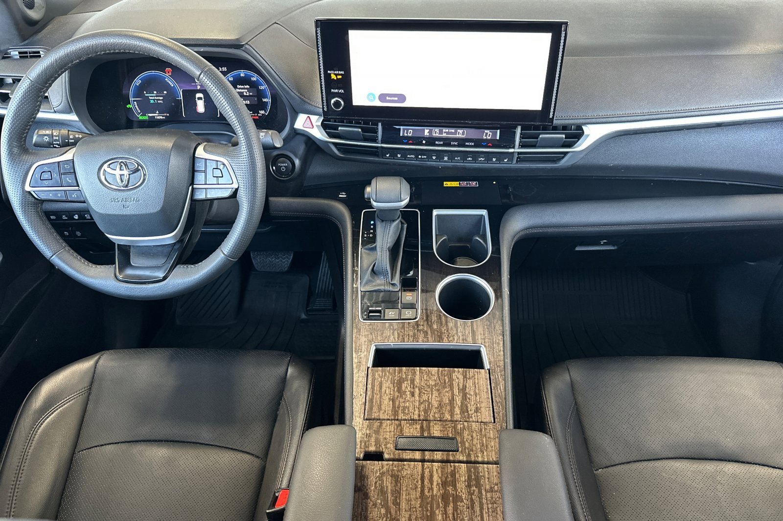 Used 2025 Toyota Sienna Platinum AWD/4WD image 12