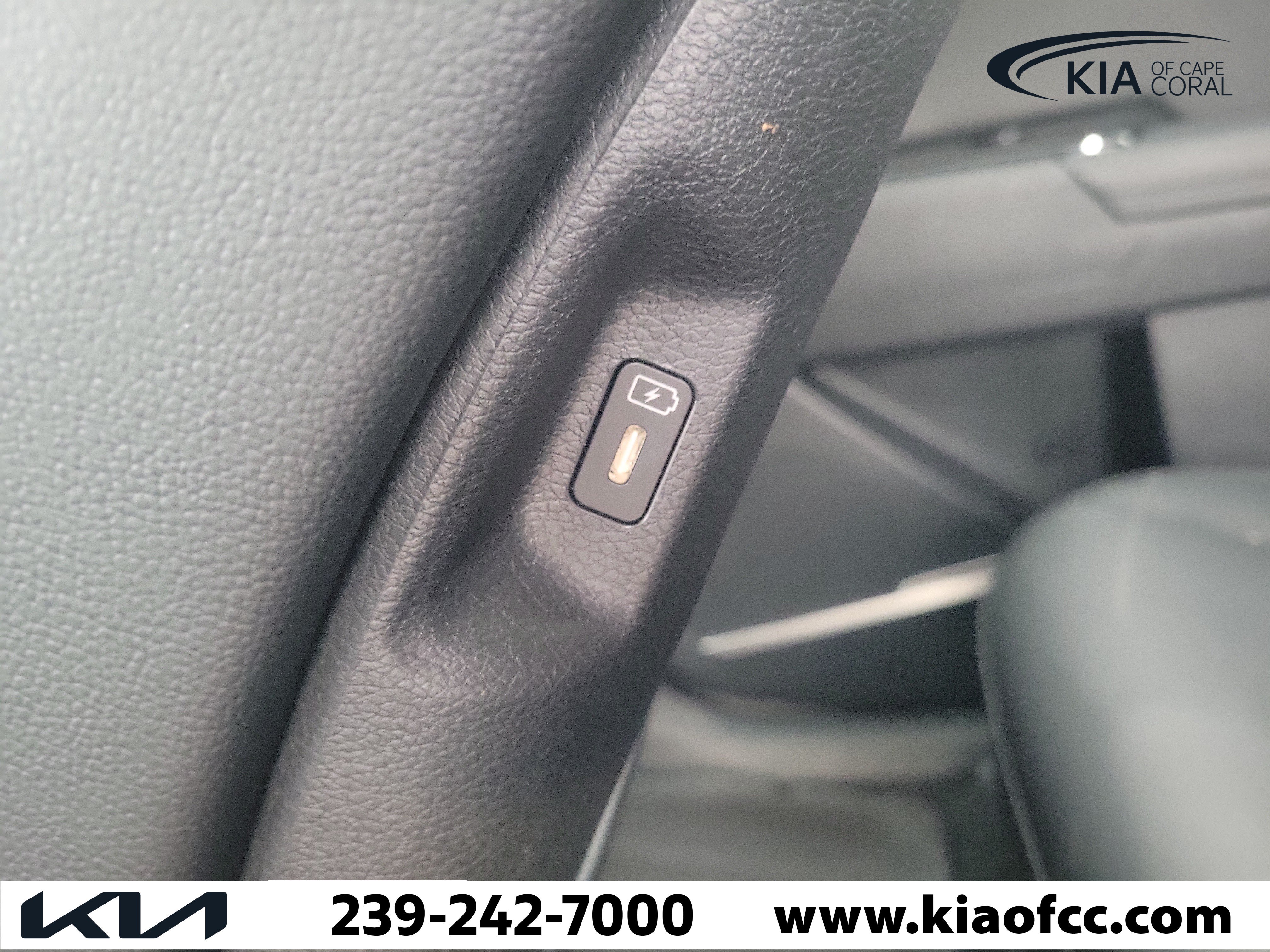 Certified 2025 Kia Sportage EX w/ Premium Package FWD image 17