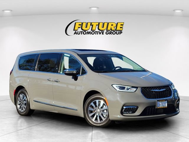 Used 2023 Chrysler Pacifica Limited FWD image 1